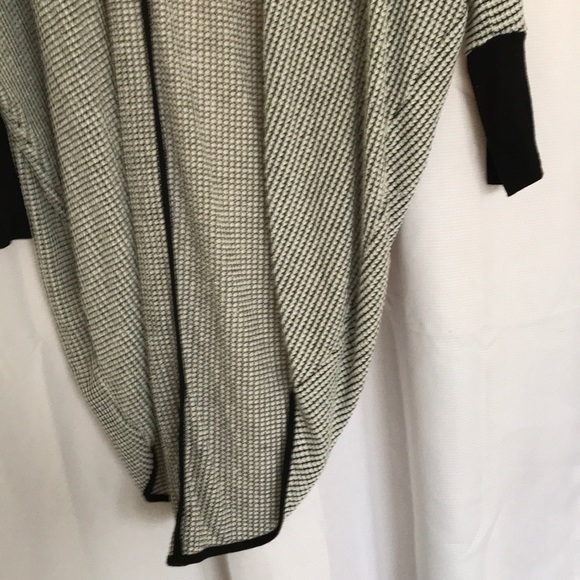 Black and beige sweater - Picture 2 of 3